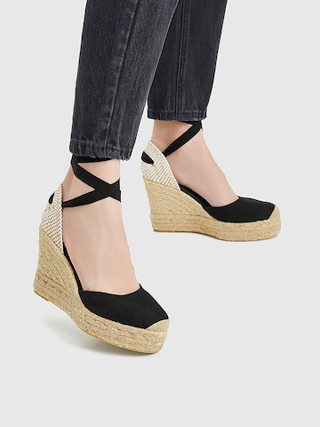 Pull&Bear Sandal in Black