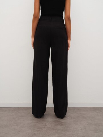 RÆRE by Lorena Rae Regular Pleat-front trousers 'Martha' in Black