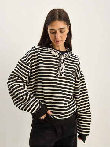 Felpa di Bianco Lucci in nero