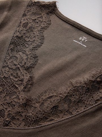The Set T-Shirt in Beige