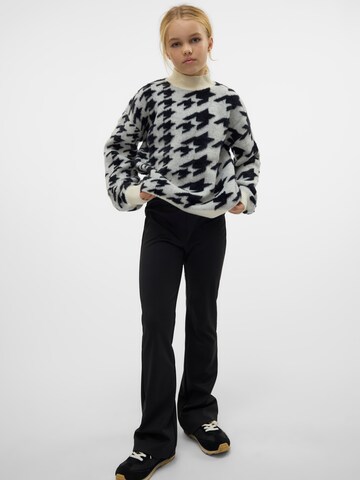 Vero Moda GirlFlared/zvonoliki kroj Hlače 'VMLIVA' - crna boja: prednji dio