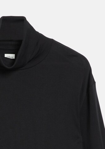 T-Shirt s.Oliver en noir : au dessus