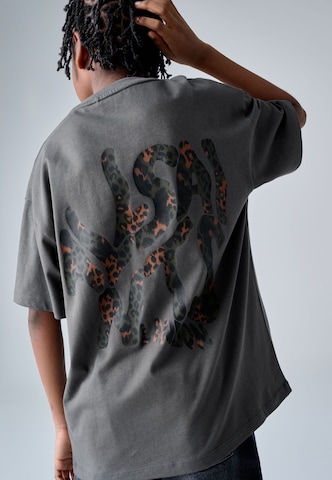 Maglietta 'Orlando' di smALLSAINTS in grigio