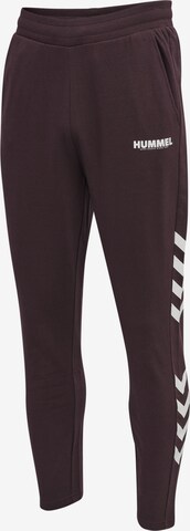 Effilé Pantalon de sport 'Legacy' Hummel en marron