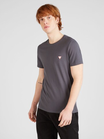 T-Shirt GUESS en gris : devant