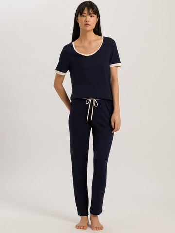 Hanro Pyjama ' Laura ' in Blau: Vorderseite