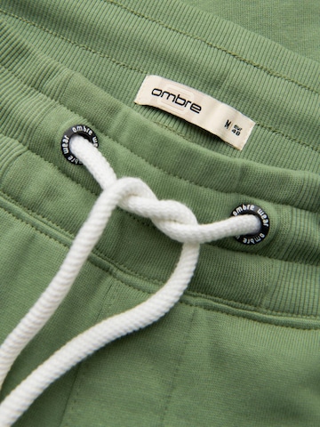 Effilé Pantalon de sport Ombre en vert