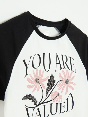 Tricou de la Cool Club pe alb