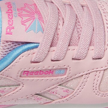 Sneaker de la Reebok pe roz