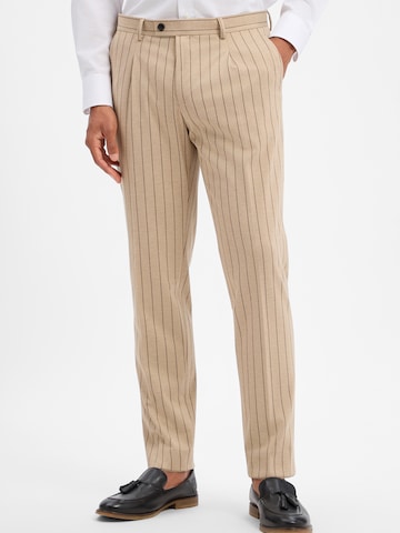 Coupe slim Pantalon Finshley & Harding London en beige : devant