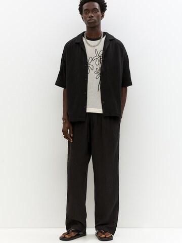Pull&Bear Comfort fit Button Up Shirt in Black: front
