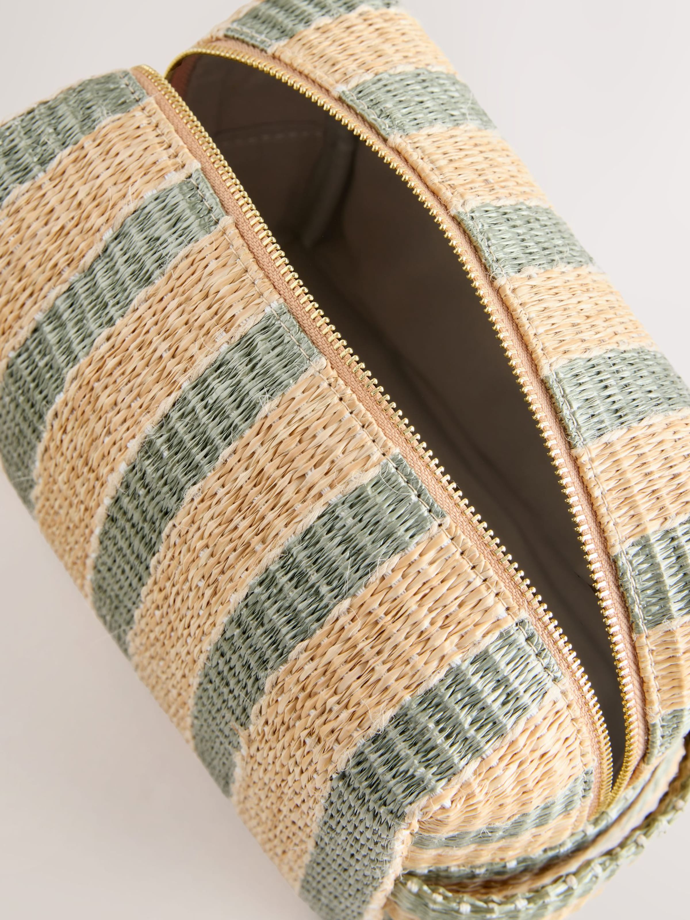Next Case 'Le Marais' in Green | ABOUT YOU