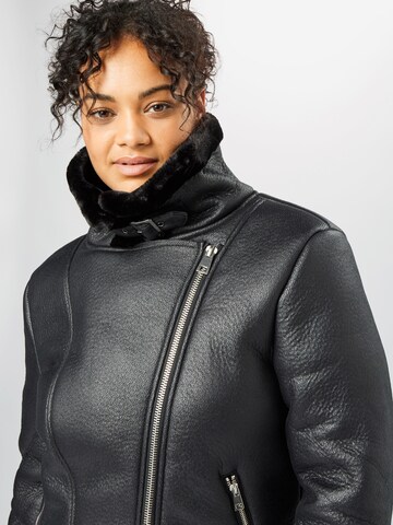 Veste mi-saison 'Aviator' Missguided Plus en noir