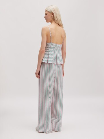 Top 'Isela' de la EDITED pe alb