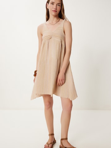 Rochie de vară de la Happiness İstanbul pe bej