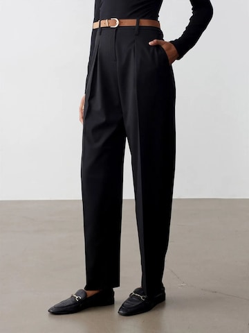 Dilvin Regular Trousers in Black
