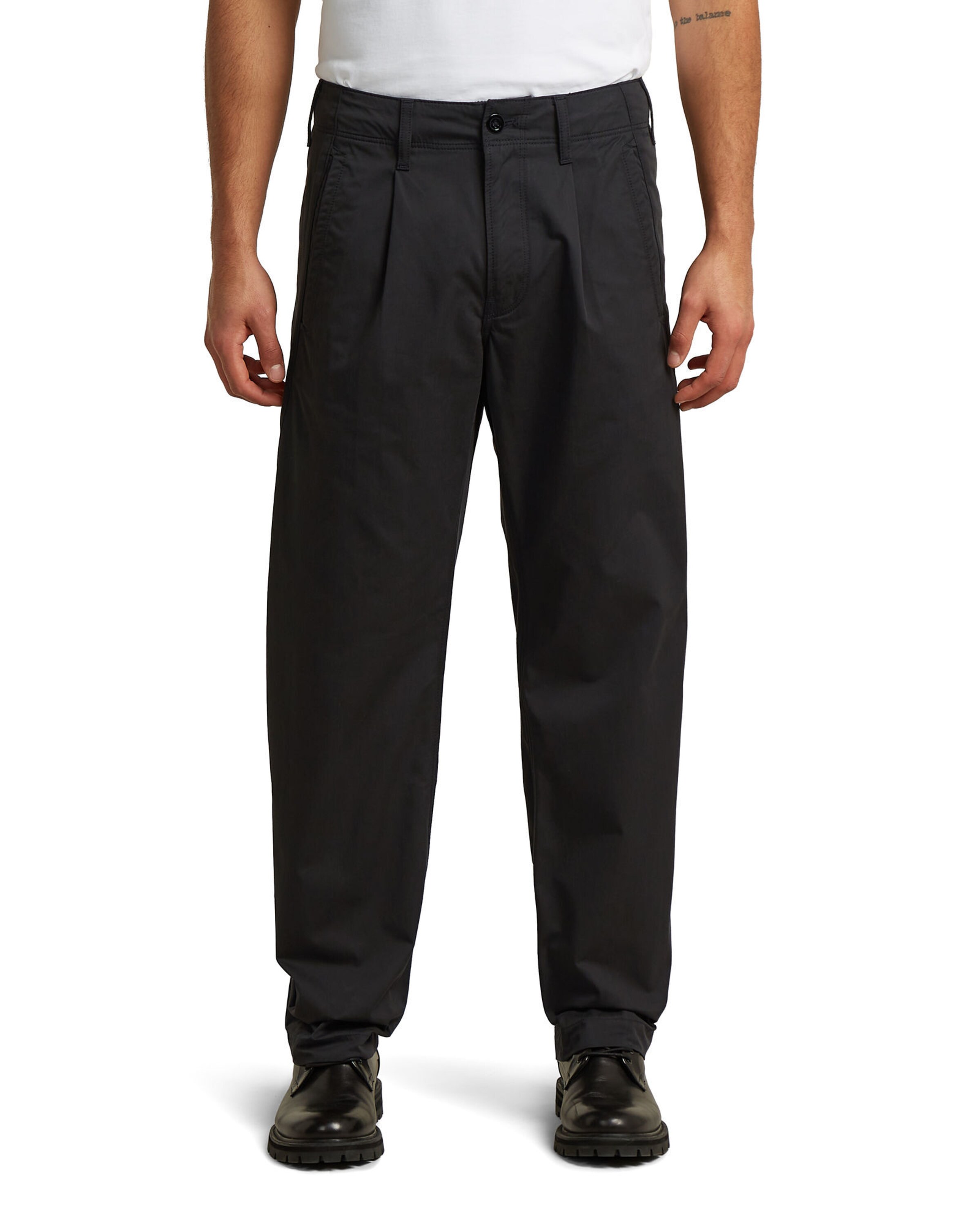 G-STAR Tapered Chino 'Pleated Loose Tapered Chino' in Zwart: voorkant