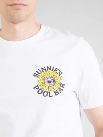Lyle & Scott Футболка 'Sunnies Pool Bar' в Белый