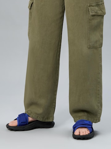 Flower Mountain Sandal 'Nazca' in Blue: front