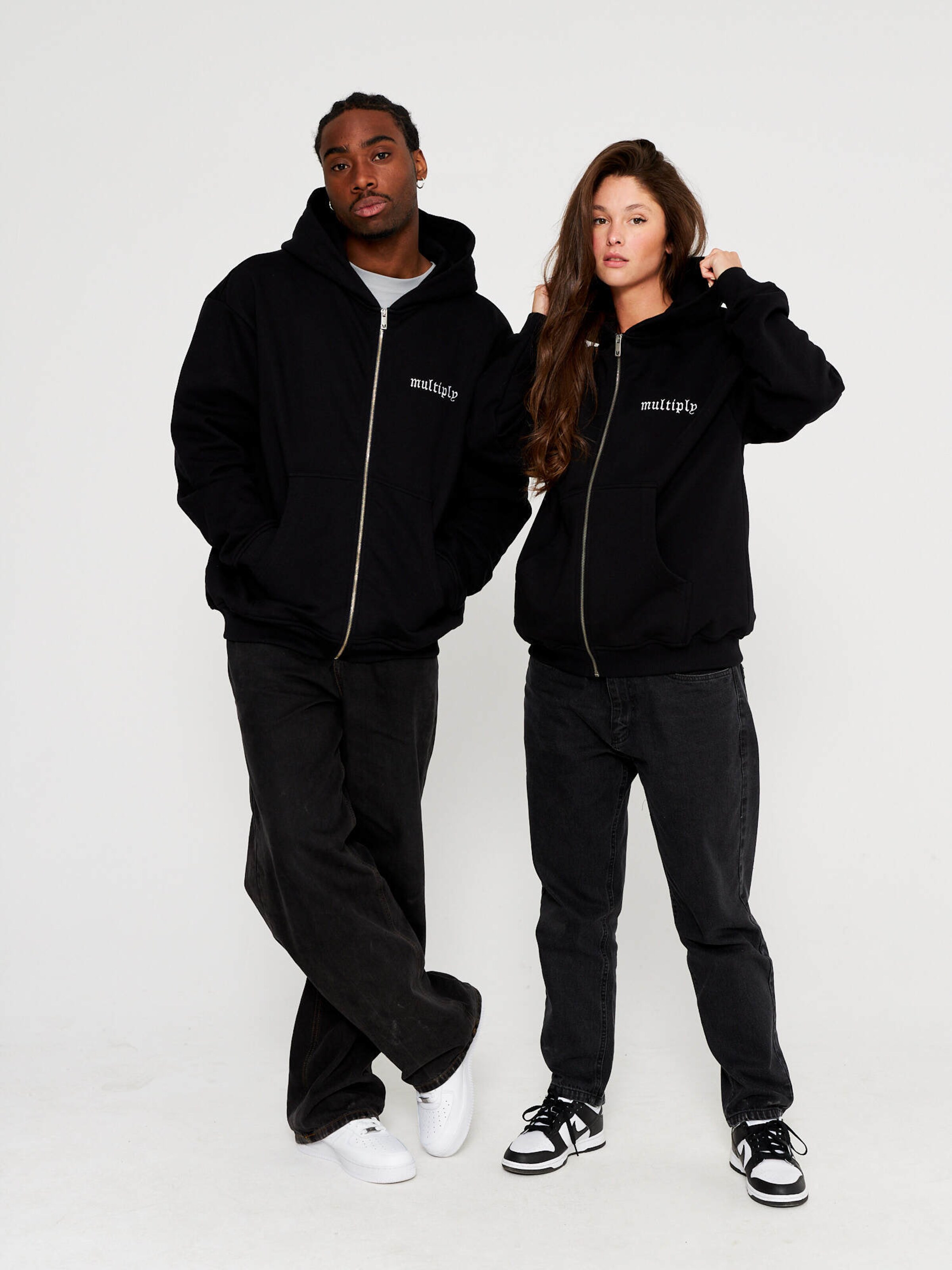 Männer Sweat Multiply Apparel Sweatjacke in Schwarz - AH60428 Männer Sweat Multiply Apparel Sweatjacke in Schwarz - AH60428
