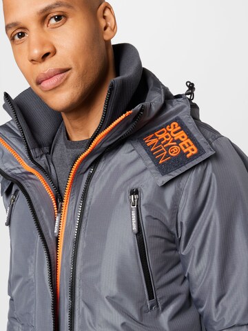 Veste d’hiver 'Mountain' Superdry en gris