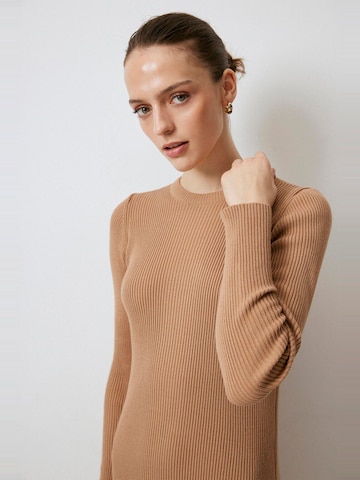 Touche Prive Dress in Beige