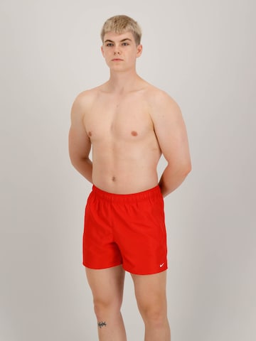 Regular Pantaloni de baie de la Nike Swim pe roșu: față