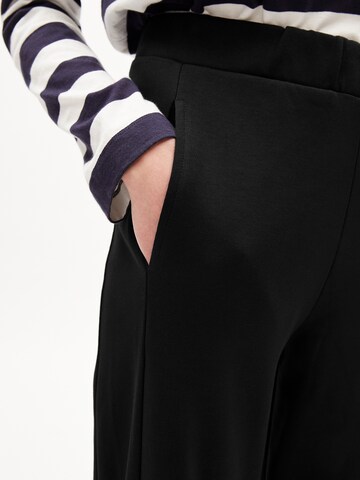 ARMEDANGELS Wide leg Broek 'Maarle' in Zwart