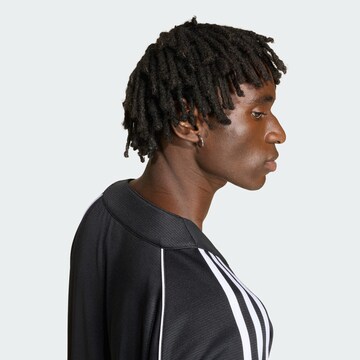 ADIDAS ORIGINALS Comfort Fit T-Shirt 'Adicolor' in Schwarz