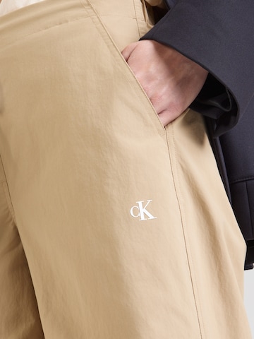 Calvin Klein Jeans Bő szár Nadrág - bézs