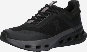 On Buty do biegania 'Cloudnova X' w kolorze czarny: przód