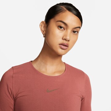 T-shirt 'Emea' Nike Sportswear en rose