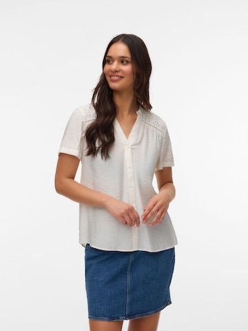 Vero Moda Maternity - Blusa 'VMMJosie' en blanco
