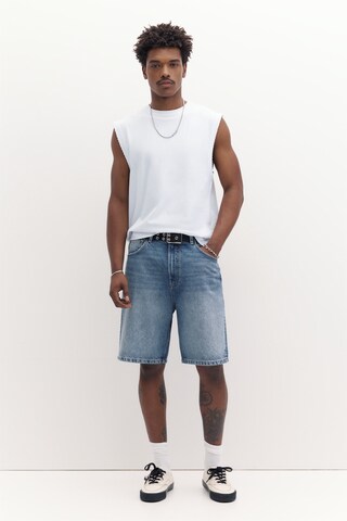 Pull&Bear Shirt in White: front