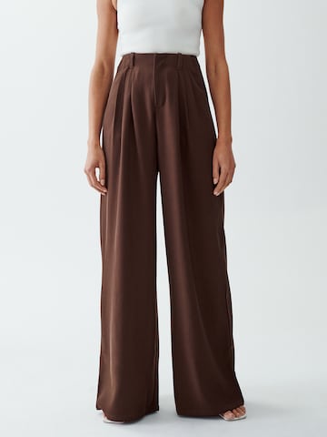 Willa Lużny krój Spodnie w kolorze brązowy: przód