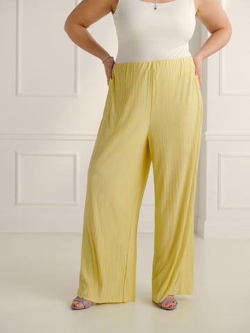 Guido Maria Kretschmer Curvy Regular Pants 'Milly' in Yellow: front