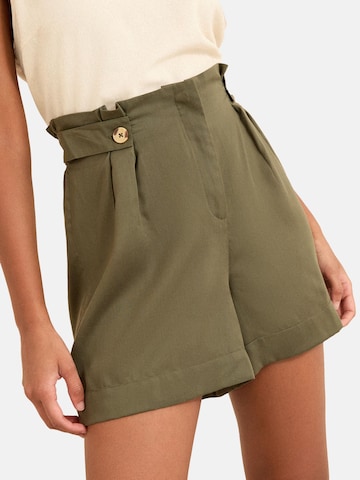 Pantaloni con pieghe di love & roses in verde: frontale