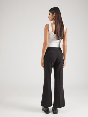 WEEKDAY - Bootcut Calças com vincos 'Cami' em preto
