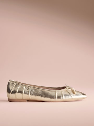 B by Ted Baker Ballerina in Goud