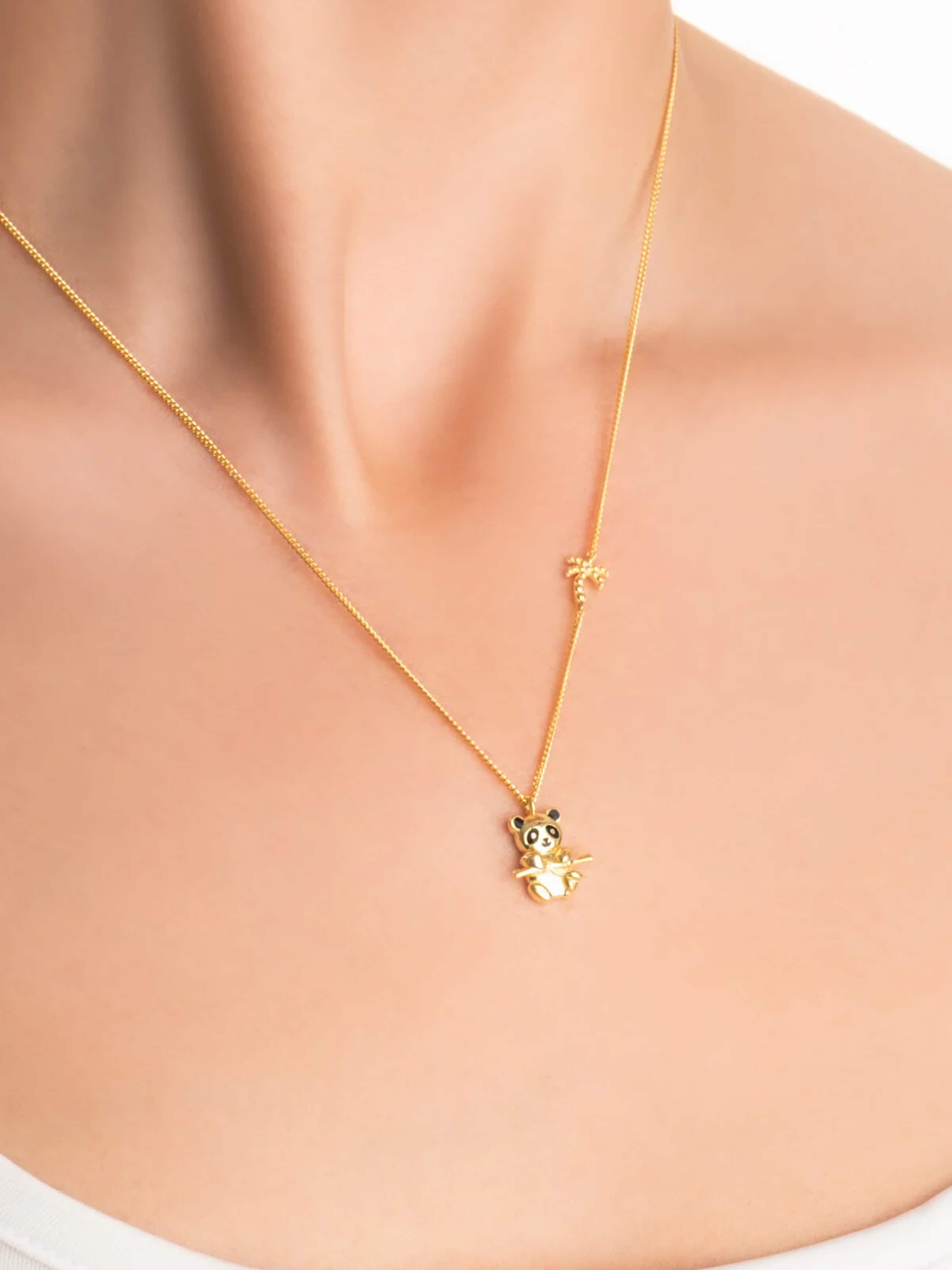 So Chic Necklace in Gold: front