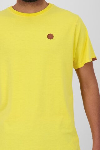 Alife and Kickin - Camiseta 'MaddoxAK' en amarillo