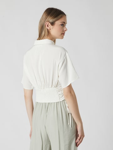 Guido Maria Kretschmer Women Shirt 'Tenea' in White: back