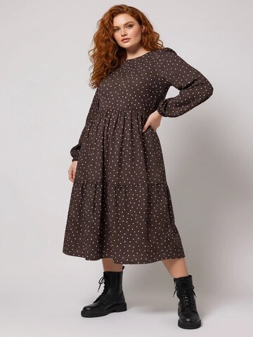 Robe Shape Of You en marron
