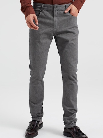 WE Fashion - Regular Calças em cinzento: frente