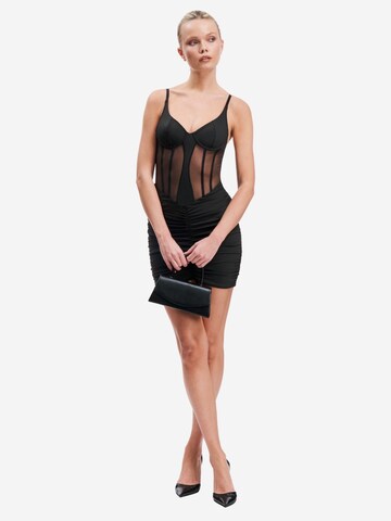 Robe de cocktail OW Collection en noir