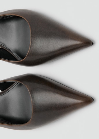 MANGO Slingpumps i brun