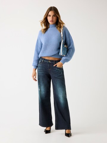 GUESS Sweater in Blue