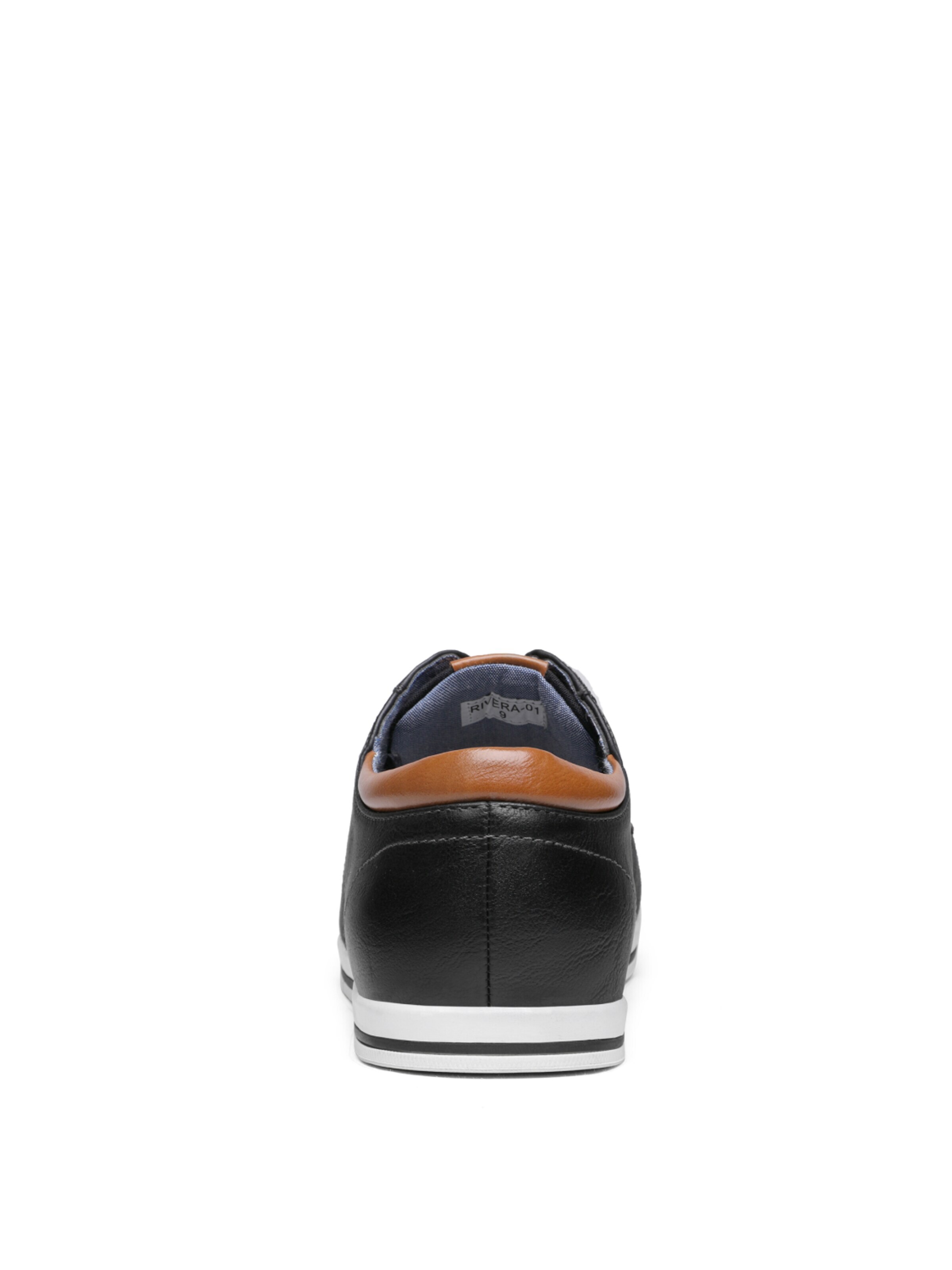 Sneaker bassa di Bruno Marc in nero