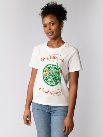 T-shirt 'Life is better with ramen' Watapparel en blanc : devant