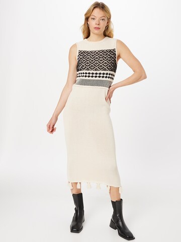 Dorothy Perkins Knitted dress in White: front